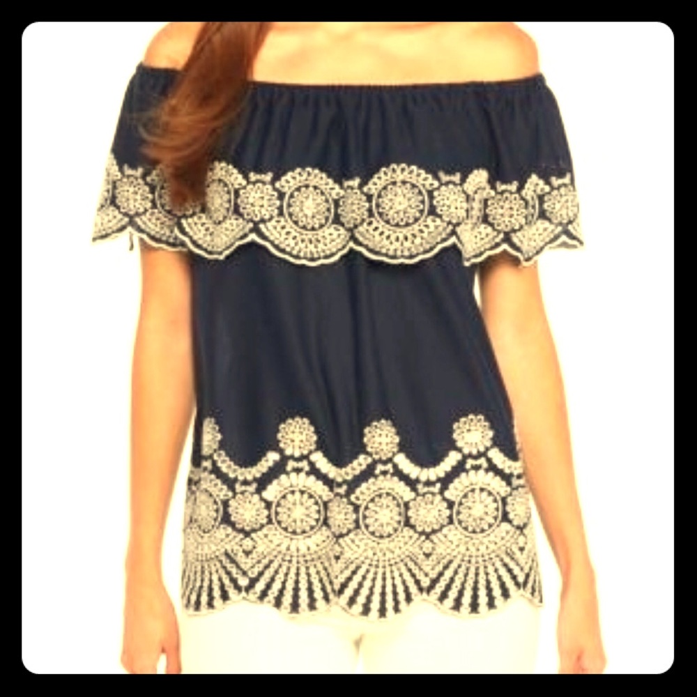 Off shoulder chambray top w. trim perfect for fall